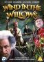 "WIND IN THE WILLOWS" oben. Darunter vier Männer in Kostümen in einer naturnahen Szene., DVD