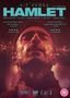 Text: "HAMLET", "RIZ AHMED", Zitate von Kritikern. Ein Mann mit geschlossenen Augen vor unscharfen Lichtern., DVD