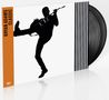Text: "BRYAN ADAMS CLASSIC". Silhouette eines Gitarristen in Sprungpose vor schwarz-weißem Streifenmuster., 2 LPs