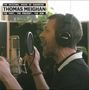 Text: "The original voice of Kasabian, Thomas Meighan, The Past, The Present, The Raw." Ein Mann singt ins Mikrofon., LP