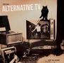 "Here come... ALTERNATIVE TV" und "HEAVY SOUL RECORDS" in einem Raum mit Schallplatten, einem TV und einer Katze., LP