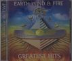 "EARTH, WIND & FIRE" oben, "GREATEST HITS" unten, pyramidenartige Illustration mit ägyptischen Symbolen., CD