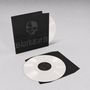 Schwarzes Cover mit Totenkopf, "Bohren & Der Club of Gore", "Black Earth". Weiße Vinyl-Schallplatte ist teilweise sichtbar., 2 LPs