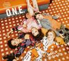 O.N.E. und "Well, actually:" in einer stilvollen Szene auf kariertem Boden mit vier entspannt liegenden Frauen in bunten Outfits., LP