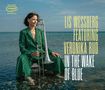 Lis Wessberg featuring Veronika Rud: In the Wake of Blue. Eine Frau im grünen Anzug sitzt mit Posaune im Wasser., CD