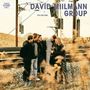 "DAVID MIILMANN GROUP, YOU BELONG." Fünf Menschen stehen lachend nah beieinander vor Bahngleisen in einer ländlichen Umgebung., CD