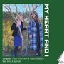 "My Heart and I" steht in weißen Buchstaben auf grünem Hintergrund. Zwei Frauen stehen lächelnd unter einem Baum., CD