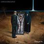 "Dead Kosmonaut" oben links. "Retrospective" unten rechts. Eine düstere Szene mit einem Mann, einem Spiegel und einem Sensenmann., CD