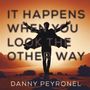 "IT HAPPENS WHEN YOU LOOK THE OTHER WAY" und "DANNY PEYRONEL". Mann breitet Arme aus in Wüstenlandschaft., CD