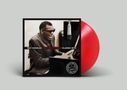 "RAY CHARLES THE KING OF SOUL CLASSIC HITS" auf einem Albumcover mit roter Vinyl-Schallplatte., LP
