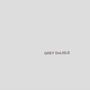 Text: "GREY DeLISLE". Hellgrauer Hintergrund.