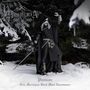 Texte: "Hesperia", "Picenum", "True Marchigian Black Metal Renaissance". Person in schwarzem Umhang im verschneiten Wald., CD