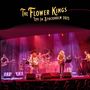 Text: "The Flower Kings Live in Stockholm 2025." Eine Band auf einer Bühne mit buntem Licht und musikalischen Instrumenten., LP