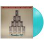 Text: "J. J. Cale" oben, "Number 10" unten. Zehn Dosenpyramide auf beigefarbenem Hintergrund, türkisfarbene Schallplatte., LP