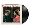 Schrift: "One from the heart", “featuring Tom Waits and Crystal Gayle”. Ein Mann mit Hut sieht auf eine lächelnde Frau., LP