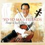 "YO-YO MA & FRIENDS: Songs of Joy & Peace". Eine Person lächelt und hält ein Cello.