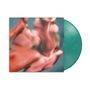 Das Bild zeigt eine verschwommene, abstrakte Darstellung in Rot- und Brauntönen neben einer grünen Vinyl-Schallplatte., LP