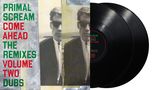 "Primal Scream Come Ahead The Remixes Volume Two Dubs" in grünen und roten Buchstaben, daneben zwei Schallplatten.