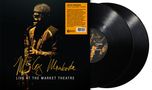 MCCOY MRUBATA - LIVE AT THE MARKET THEATRE. Ein Musiker spielt Saxophon, umgeben von zwei Vinyl-Schallplatten., 2 LPs