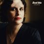 Text: "Bad Ida Ending Things". Eine Person mit kurzem, dunklem Haar und einem silbernen Anhänger, blickt ernst in die Kamera., LP