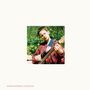 ADRIAN ARTMANN // DURCHZUG. Ein Junge spielt Gitarre vor einem Hintergrund mit gelben Blumen., LP
