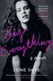 "Always charming and witty" - SOFIA COPPOLA. "Say Everything: A Memoir" - IONE SKYE in Rosa auf Schwarzweiß-Porträt., Buch