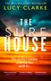 "The Million-Copy Bestseller Lucy Clarke. The Surf House. The perfect holiday until the lies wash in…" Silhouette am Meer., Buch