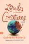 Text: "Lowly Creatures", "A Novel", "Gaspard Koenig", "Translated by Stephanie Smee". Illustration eines Wurmhaufens auf Erde., Buch