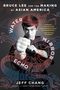 "BRUCE LEE AND THE MAKING OF ASIAN AMERICA" von Jeff Chang, mit Schwarz-Weiß-Foto von Bruce Lee und buntem Drachen., Buch