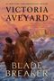 „Victoria Aveyard, Blade Breaker“, Illustration von zwei Figuren vor schneebedeckten Bergen und einer Festung im Hintergrund.