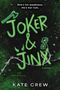 "Weißer Text oben: 'She's his weakness. He's her ruin.' Grüner Titel: 'JOKER & JINX'. Axt, Stacheldraht, Blumen.", Buch