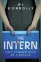 „MJ Connolly. A Novel. THE INTERN. THIS SUMMER WILL BE A KILLER.“ Hände halten blauen Aktendeckel., Buch