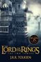 "The Lord of the Rings: The Two Towers" - J.R.R. Tolkien. Zwei massive Türme, düstere Atmosphäre, bedrohlicher Himmel., Buch