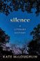 „Silence: A Literary History“ von Kate McLoughlin vor sternenklarem Nachthimmel, umrahmt von Bäumen., Buch