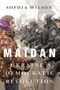 Titel: "Maidan: Ukraine's Democratic Revolution". Frau reicht Brot zu Polizisten in Uniform, Schnee fällt., Buch