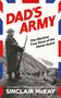 "DAD'S ARMY", "The Glorious True Story of the Home Guard", "SINCLAIR McKAY". Soldat mit Gewehr auf Küstenhügel.