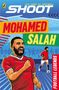 "THE VOICE OF FOOTBALL. MOHAMED SALAH. FOOTBALL LEGENDS." Illustration eines jubelnden Fußballspielers in rot., Buch