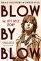 "Blow by Blow: The Jeff Beck Story". Sepia-Ton, Musiker raucht, trägt Lederjacke, Gitarre im Vordergrund.