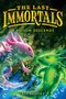 **THE LAST IMMORTALS**; **A POISON DESCENDS**; **KIT BROOKS**. Zwei bunte Kreaturen schwimmen in einer blubbernden, grünen Umgebung., Buch