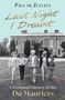 Text: "Paul de Zulueta, Last Night I Dreamt, A Personal History of the Du Mauriers." Schwarz-weißes Foto einer Familie vor einem Haus.
