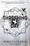 „THRESHING DAY“ in großen Buchstaben und „REBECCA YARROS“ darunter. Illustration eines Drachen in Wolken., Buch