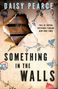 Daisy Pearce: Something in the Walls, Buch