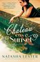 „The Chateau on Sunset: A Novel“ von Natasha Lester. Frau berührt Wasser, spiegelt sich darin wider.