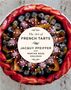 Text: "The Art of French Tarts" von Jacquy Pfeiffer mit Martha Rose Shulman. 
Bild: Eine Tarte mit Erdbeeren und Beeren dekoriert., Buch