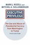 Text: "Executive Privilege: The Use and Abuse of Presidential Secrecy from Washington to Trump, Fifth Edition." Seal im Hintergrund., Buch