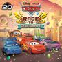 Text: "20 2006-2026", "Disney Pixar", "Cars", "Race to Celebrate". Fröhliche Autos in einer farbenfrohen, festlichen Straße., Buch