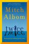 Buchtitel: "twice", Autor: Mitch Albom. Hintergrund: Silhouette eines sich küssenden Paares über Wasser, gelber Rahmen., Buch