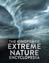 Die Texte lauten: "THE KINGFISHER EXTREME NATURE ENCYCLOPEDIA." Zu sehen ist ein gewaltiger Tornado auf einer Straße.