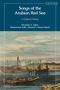 "Songs of the Arabian Red Sea: A Cultural History" von Dionisius A. Agius, Muhammad Zafer Alhazmi & Hasan Hujairi. Unten ein Gemälde mit Segelbooten auf ruhigem Wasser vor einer hügeligen Küste., Buch