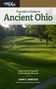 "Traveler's Guide to Ancient Ohio" und "John E. Hancock" sind die Haupttexte. Eine grüne Landschaft mit Hügeln.